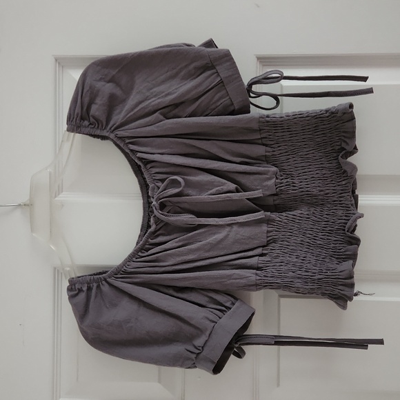 Short Sleeve Ruched Crop Top - Picture 1 of 2